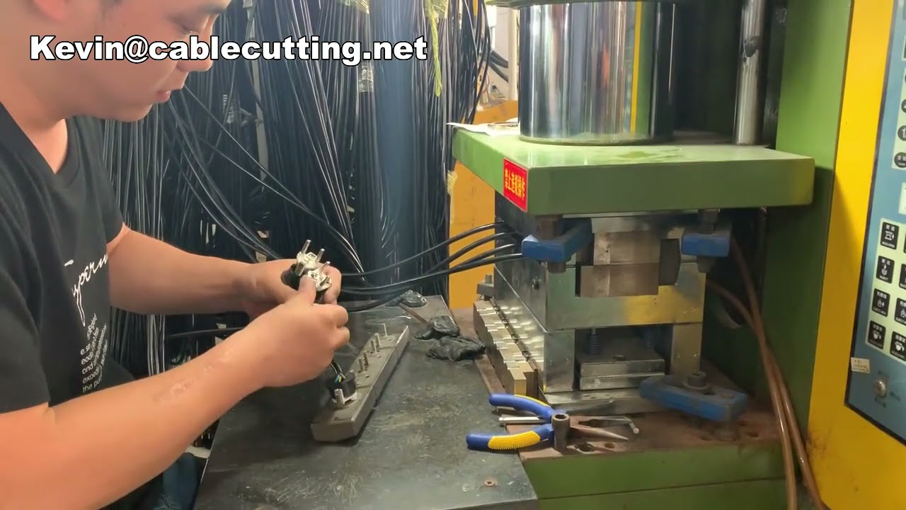 塑料电源插头模具制造，高精度注塑插头模具定制