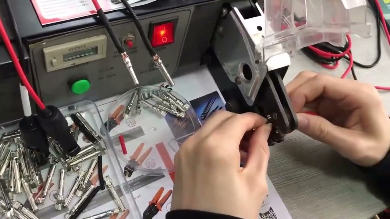 EM6B2 PRO 电动端子压接机 | 集剥线、裁切、压接于一体的高效工具
