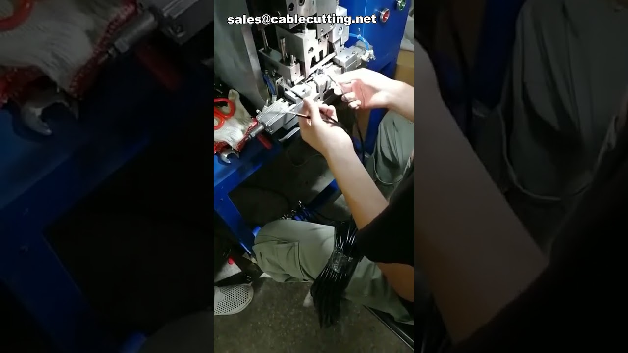 法国插头自动插针压接机 | 高效精准的电气连接器生产设备
