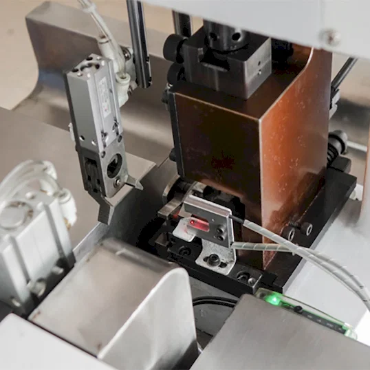 自动电缆剥线压接扭线机 Thumb