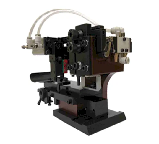 气动横送宽端子模具